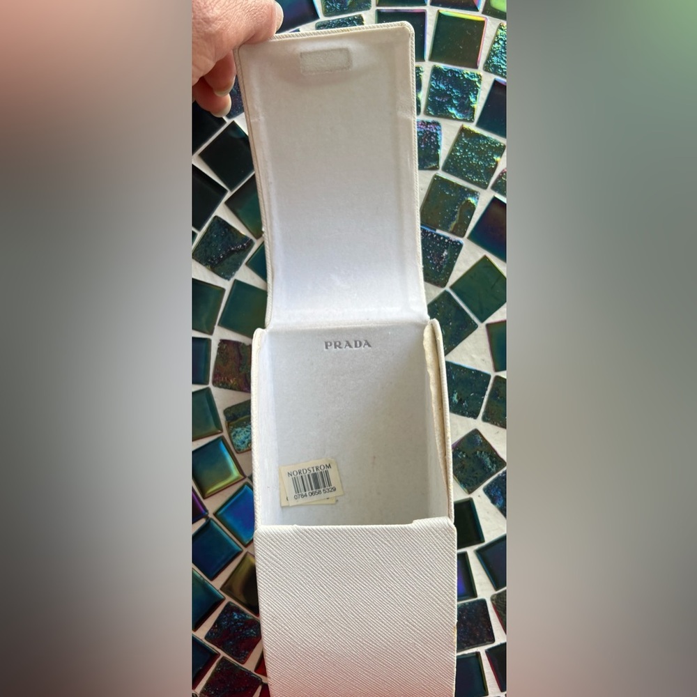 Authentic Prada Brown Tortoiseshell Cat-Eye Sunglasses
Luxury designer glasses - Picture 7 of 10